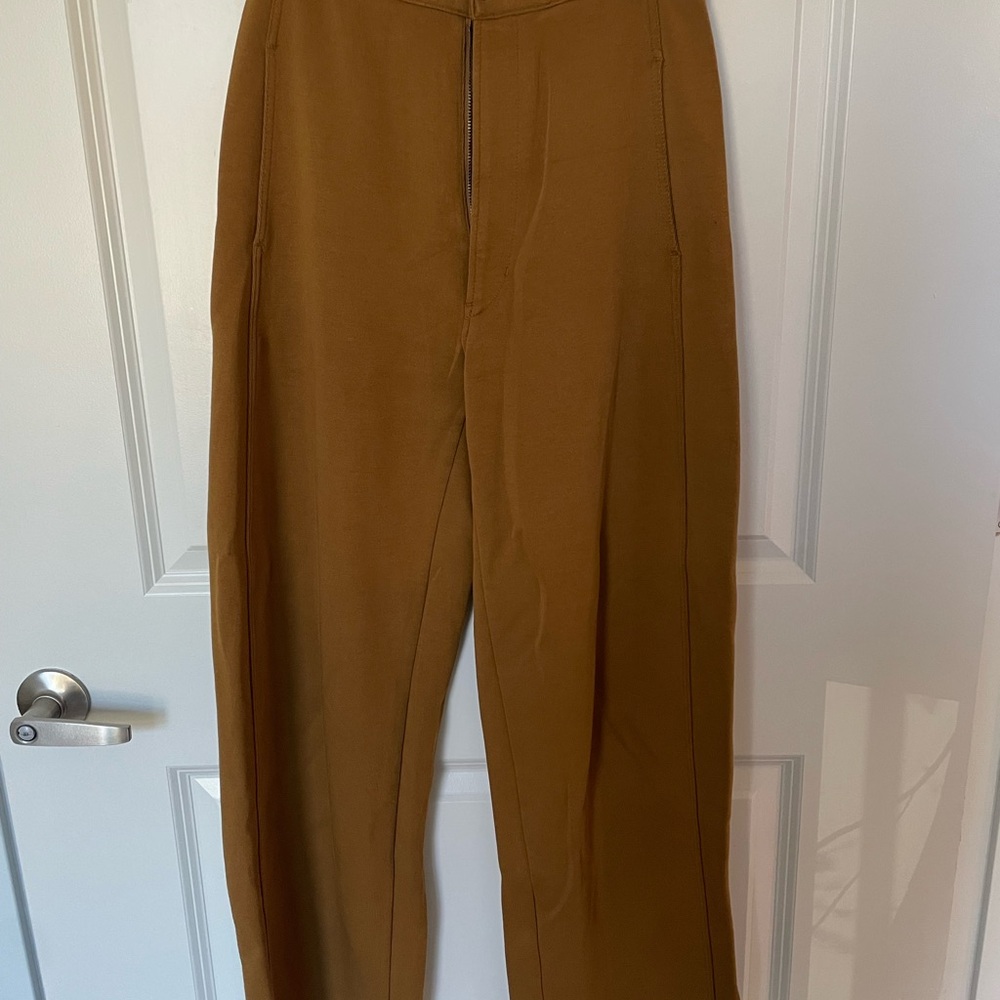 Uniqlo U Woman‘s Tan Jersey Curved Wide Leg Pants